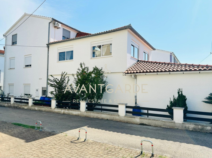 Image No.6-6 Bed House for sale