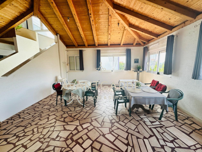 Image No.9-6 Bed House for sale