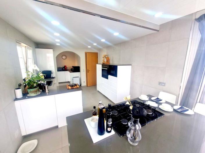 Image No.27-3 Bed Villa for sale