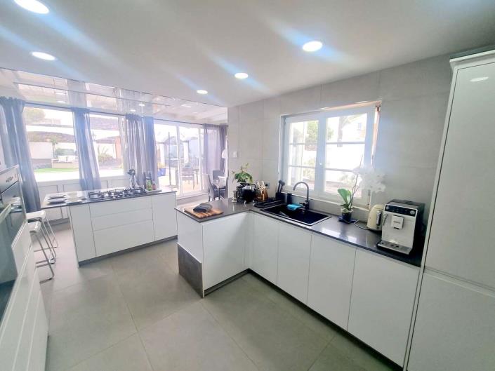 Image No.29-3 Bed Villa for sale