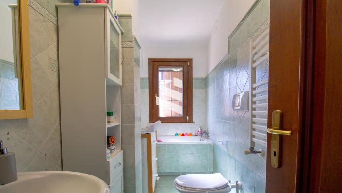 Image No.8-2 Bed Cottage for sale