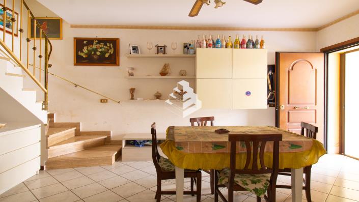 Image No.4-2 Bed Townhouse for sale