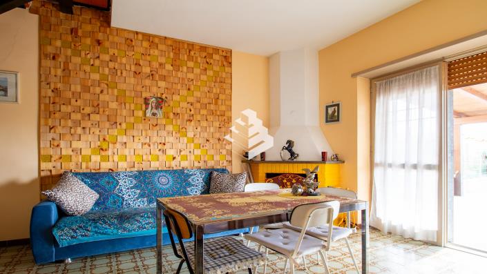 Image No.9-2 Bed Townhouse for sale