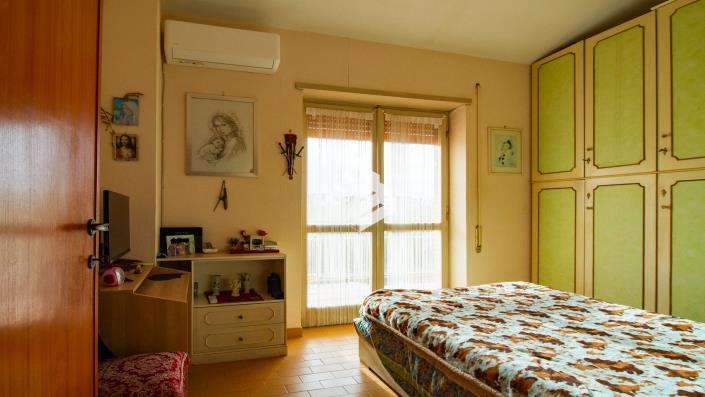 Image No.14-2 Bed Townhouse for sale