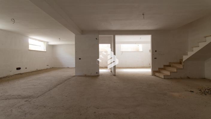 Image No.17-4 Bed Semi-Detached for sale