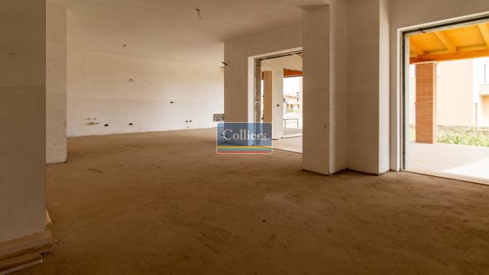 Image No.4-4 Bed Semi-Detached for sale