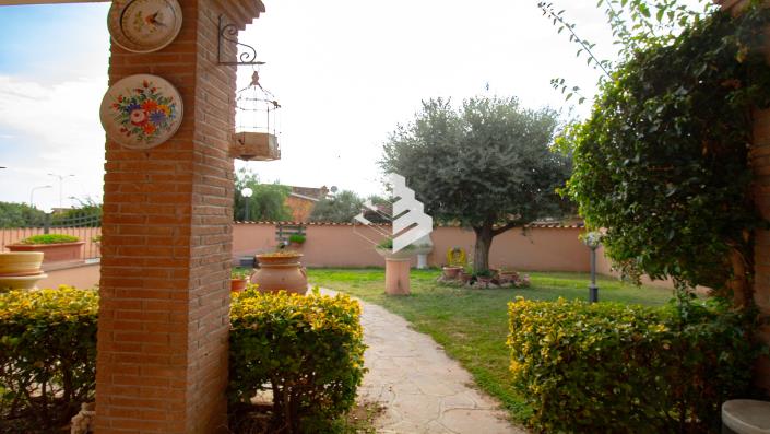 Image No.3-4 Bed Semi-Detached for sale