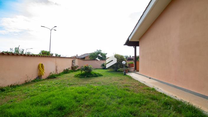 Image No.8-4 Bed Semi-Detached for sale