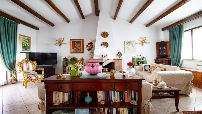 Image No.10-4 Bed Semi-Detached for sale