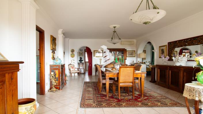 Image No.14-4 Bed Semi-Detached for sale