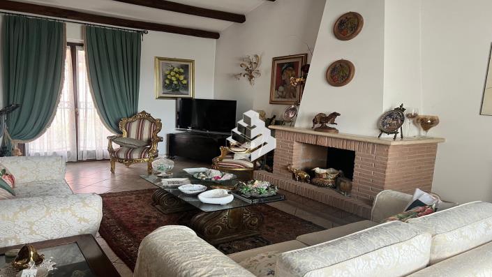 Image No.15-4 Bed Semi-Detached for sale