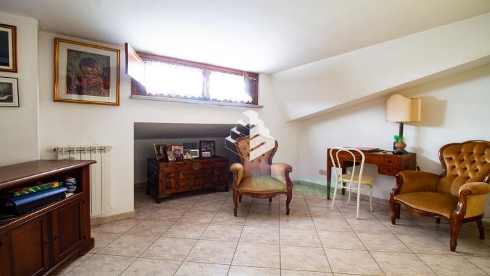 Image No.26-4 Bed Semi-Detached for sale