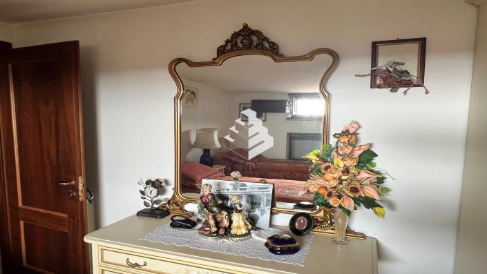 Image No.29-4 Bed Semi-Detached for sale