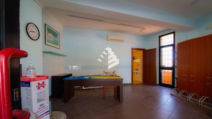 Image No.7-Commercial de 1 chambre à vendre à Pomezia