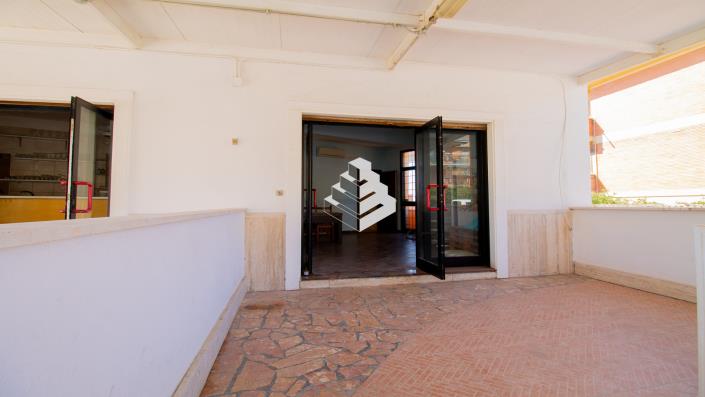 Image No.8-Commercial de 1 chambre à vendre à Pomezia