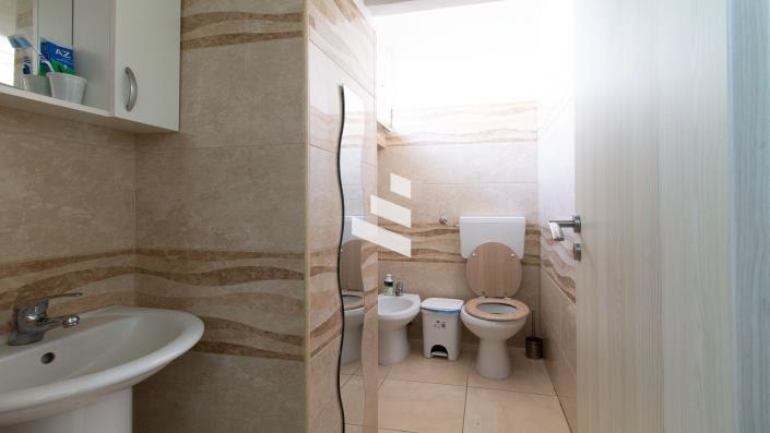 Image No.19-3 Bed Commercial for sale