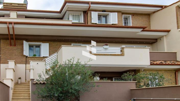 Image No.30-Chalet de 3 chambres à vendre à Pomezia