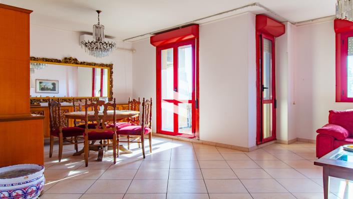 Image No.8-3 Bed Apartment for sale