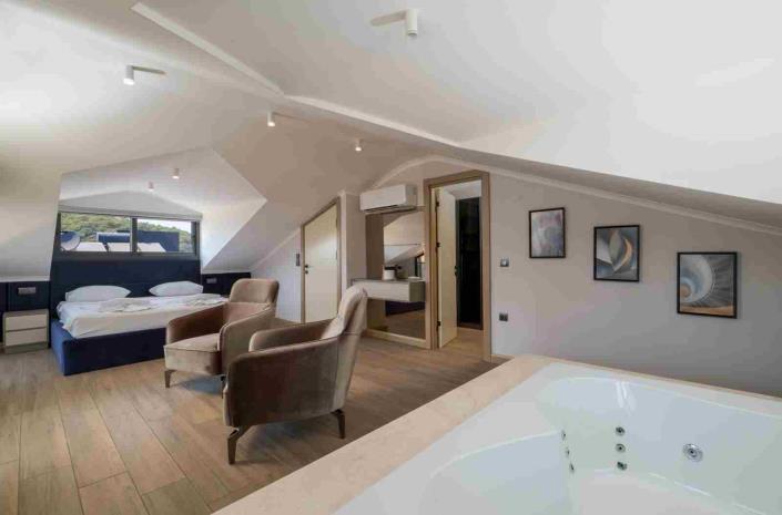 Image No.27-4 Bed Villa / Detached for sale