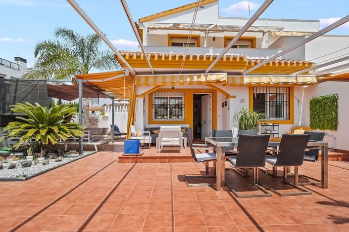 Image No.1-4 Bed Property for sale