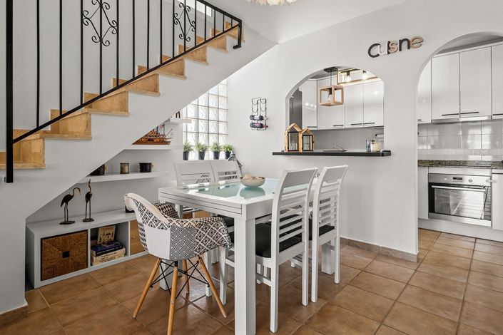 Image No.15-4 Bed Property for sale