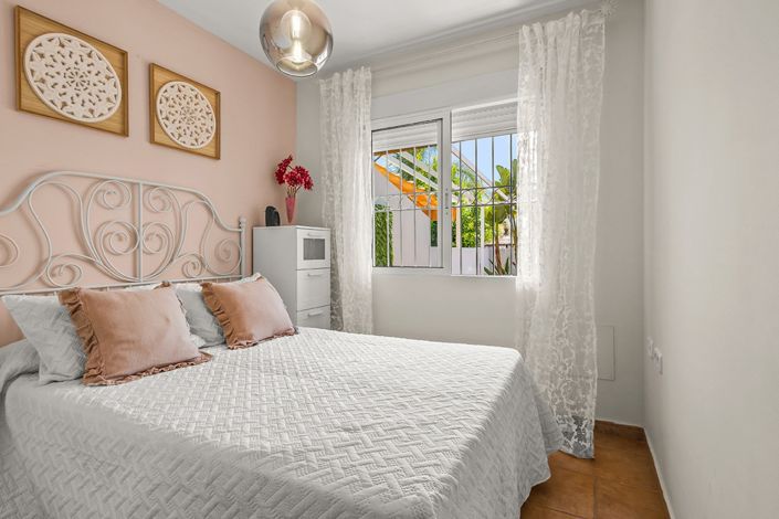 Image No.20-4 Bed Property for sale