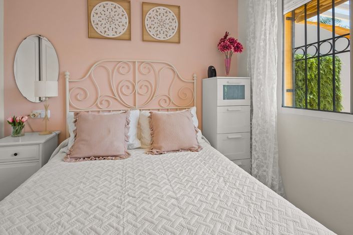 Image No.22-4 Bed Property for sale