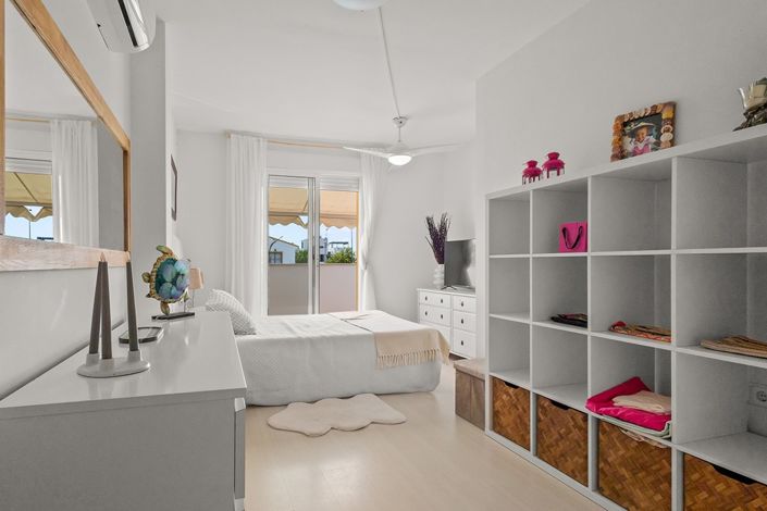 Image No.25-4 Bed Property for sale