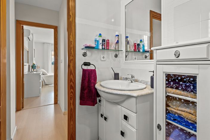 Image No.36-4 Bed Property for sale