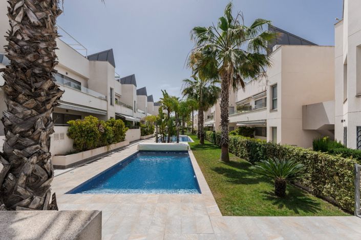 Image No.1-Villa de 3 chambres à vendre à Alicante