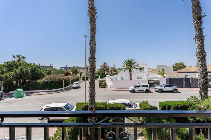 Image No.15-2 Bed Townhouse for sale