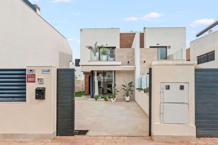 Image No.1-3 Bed Property for sale