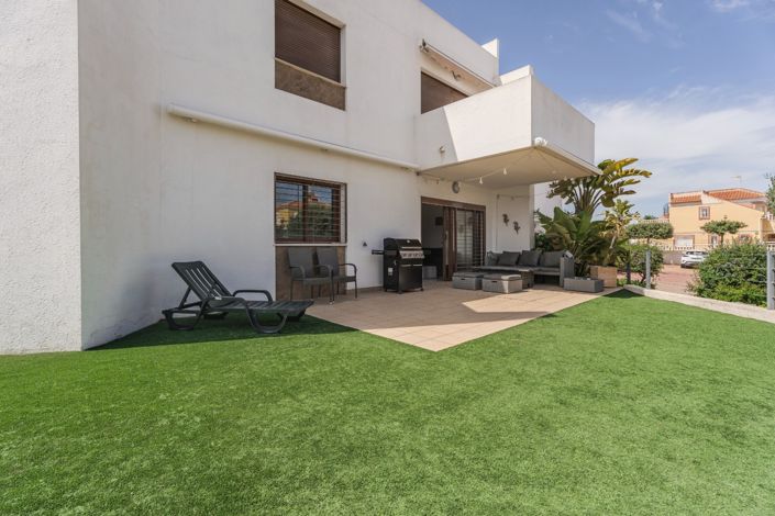 Image No.3-3 Bed Property for sale