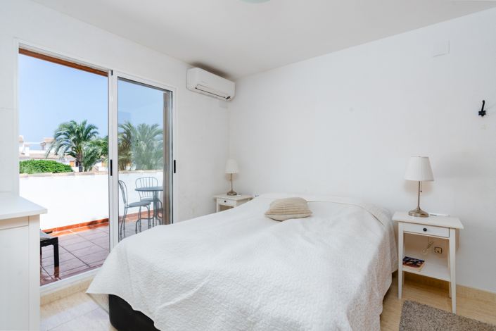 Image No.13-6 Bed Townhouse for sale