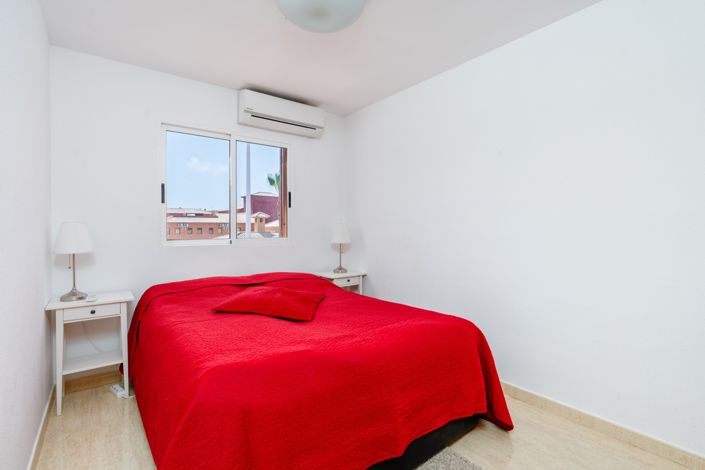 Image No.20-6 Bed Townhouse for sale