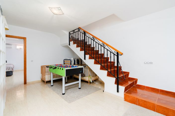 Image No.23-6 Bed Townhouse for sale