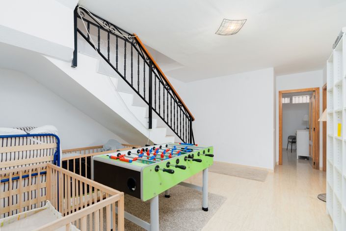 Image No.24-6 Bed Townhouse for sale