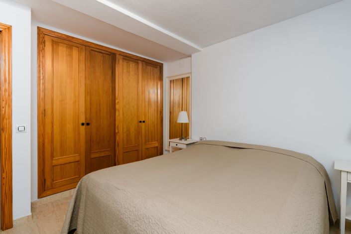 Image No.26-6 Bed Townhouse for sale