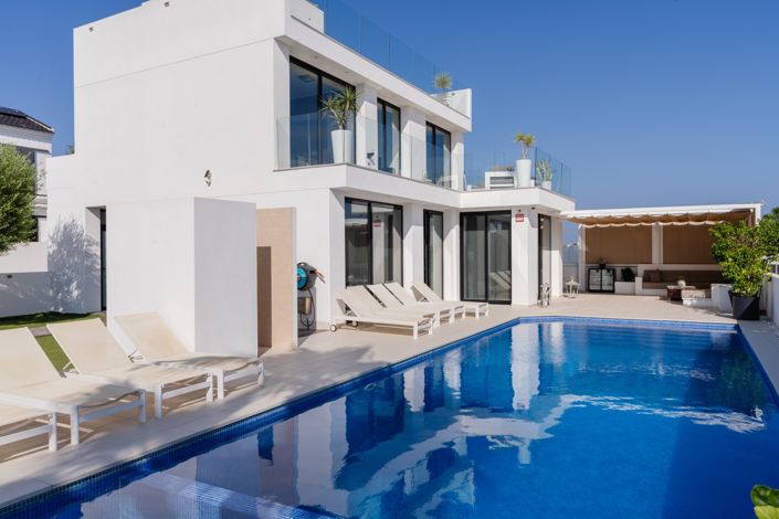 Image No.1-7 Bed Villa for sale