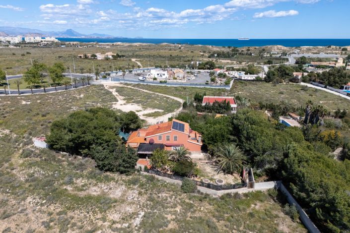 Image No.1-8 Bed Villa for sale
