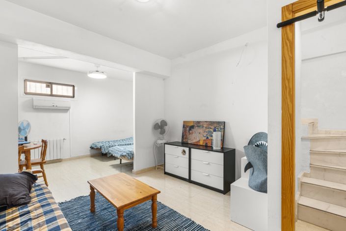 Image No.12-2 Bed Townhouse for sale