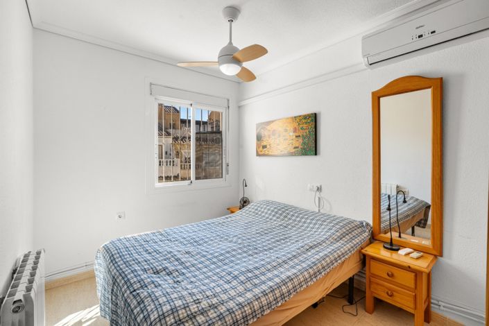 Image No.16-2 Bed Townhouse for sale