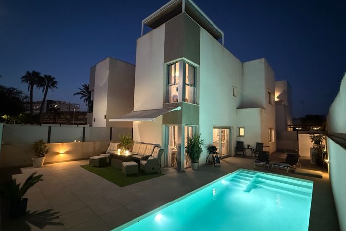 Image No.3-3 Bed Villa for sale