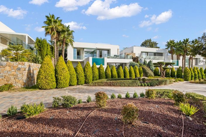 Image No.1-3 Bed Villa for sale