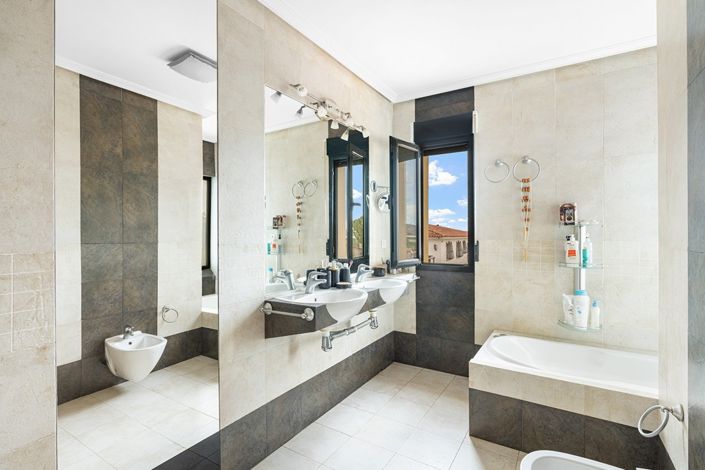 Image No.22-5 Bed Villa for sale