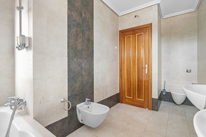 Image No.23-5 Bed Villa for sale