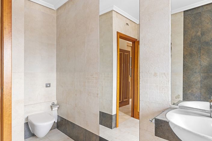 Image No.24-5 Bed Villa for sale