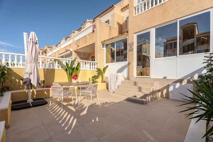 Image No.12-2 Bed Property for sale