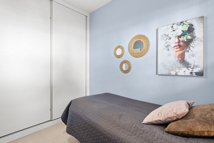 Image No.17-2 Bed Property for sale