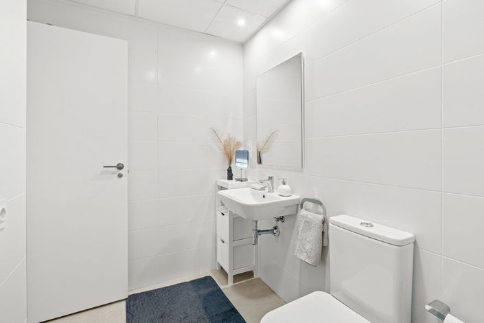 Image No.20-2 Bed Property for sale